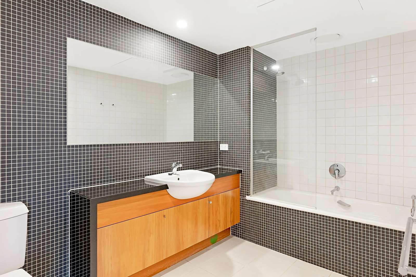 Gallery Tower - 1407/7 Riverside Quay, Southbank, 3006 - 2 Bedrooms Southbank Apartment