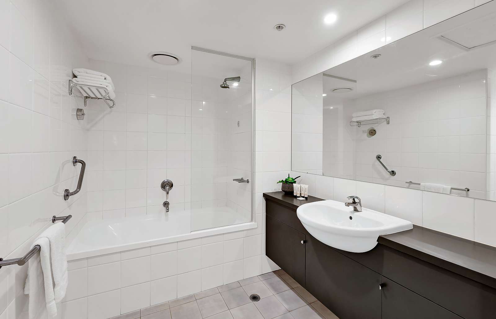 Gallery Tower - 912/31 City Road, Southbank VIC 3006 - 1 Bedroom Southbank Furnished Apartment