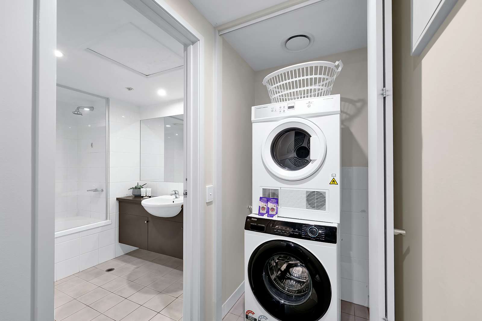Gallery Tower - 912/31 City Road, Southbank VIC 3006 - 1 Bedroom Southbank Furnished Apartment