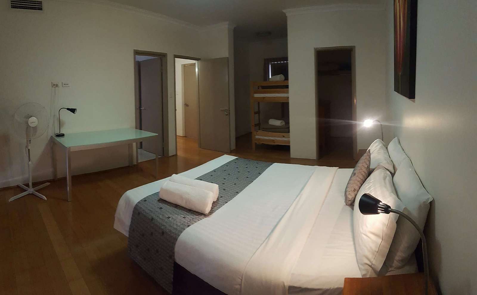 Actual Photos of a 2 Bedroom 1 bathroom 188 Apartments 86-Verandah-Apartments-accomodation-258