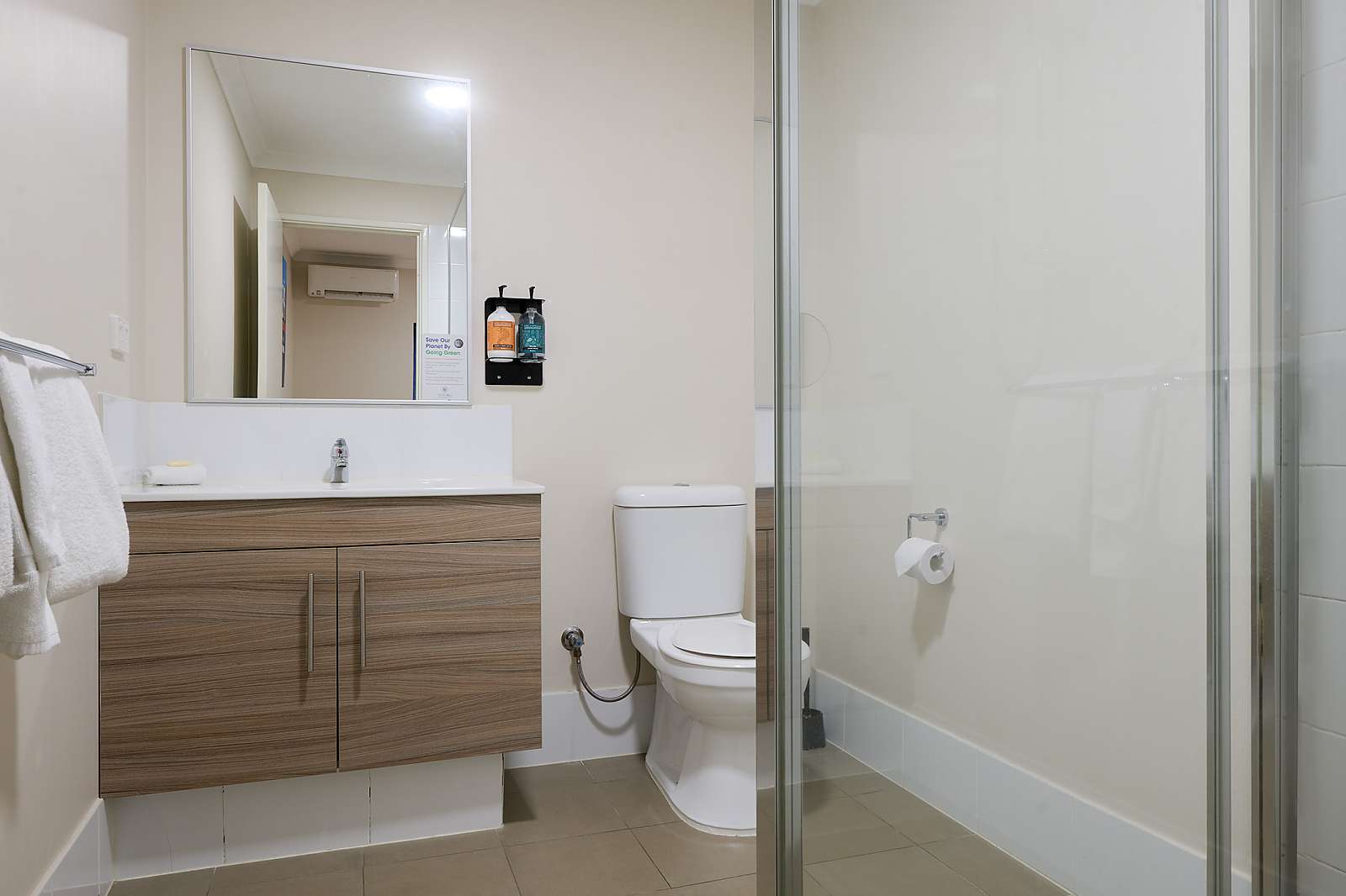 Actual Photos of a 1 Bedroom Apartment Airport Apartments by Vetroblu 286-Airport-Apartments-Pty-Ltd-accomodation-58