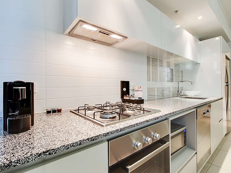 Actual Photos of a 1 Queen Bedroom Alpha Mosaic Hotel 296-Alpha-Mosaic-Brisbane-Pty-Ltd-accomodation-123