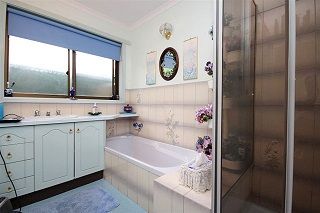 Actual Photos of a TRANQUILITY SPA COTTAGE AROMA AND TRANQUILITY 212-SERENITY-&-TRANQUILITY-HEALTH-CARE-accomodation-Ballarat