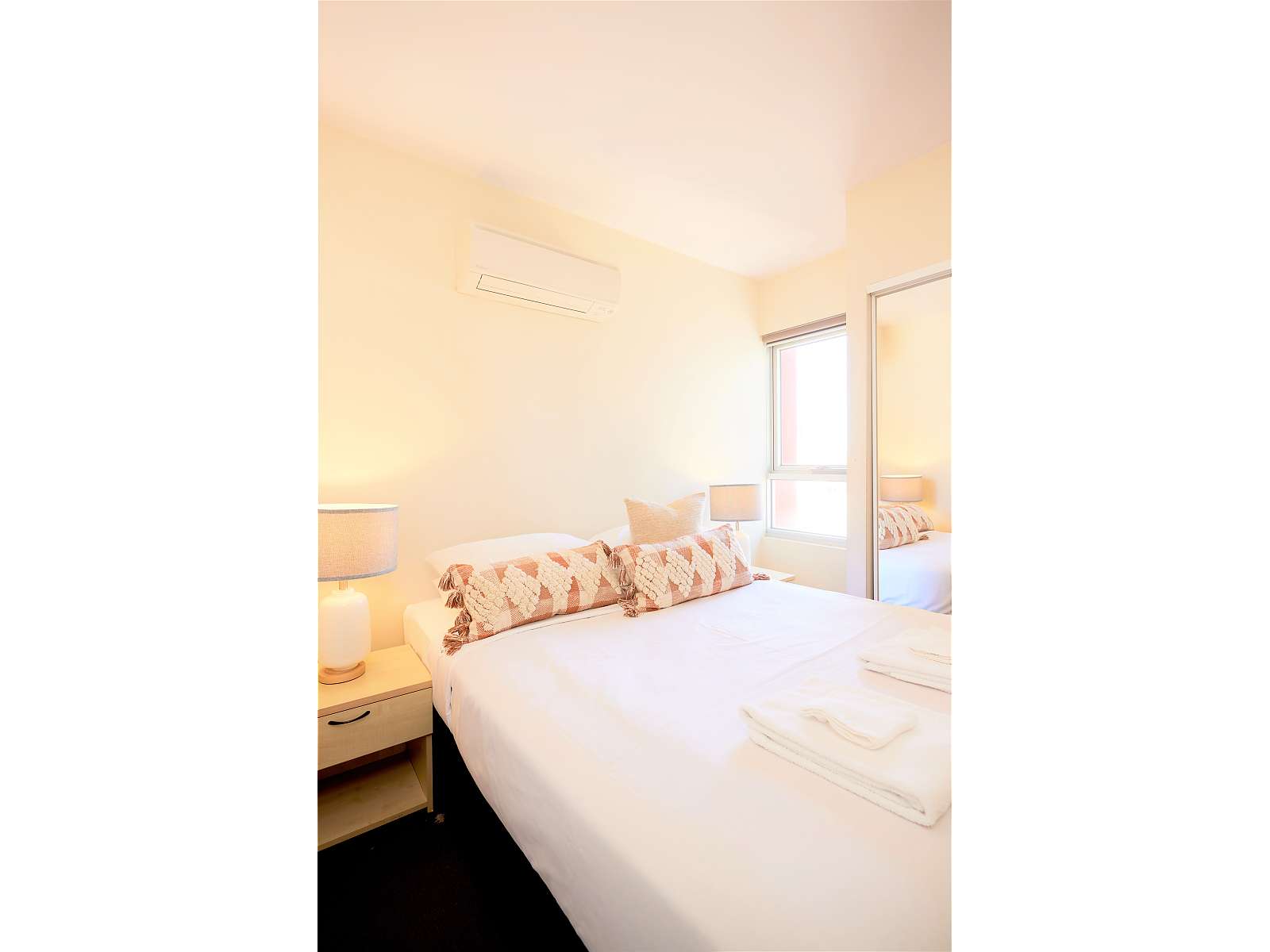 Actual Photos of a Deluxe Two Bedroom Apartment Arrow On Swanston 376-Arrow-On-Swanston-Pty-Ltd-accomodation-217