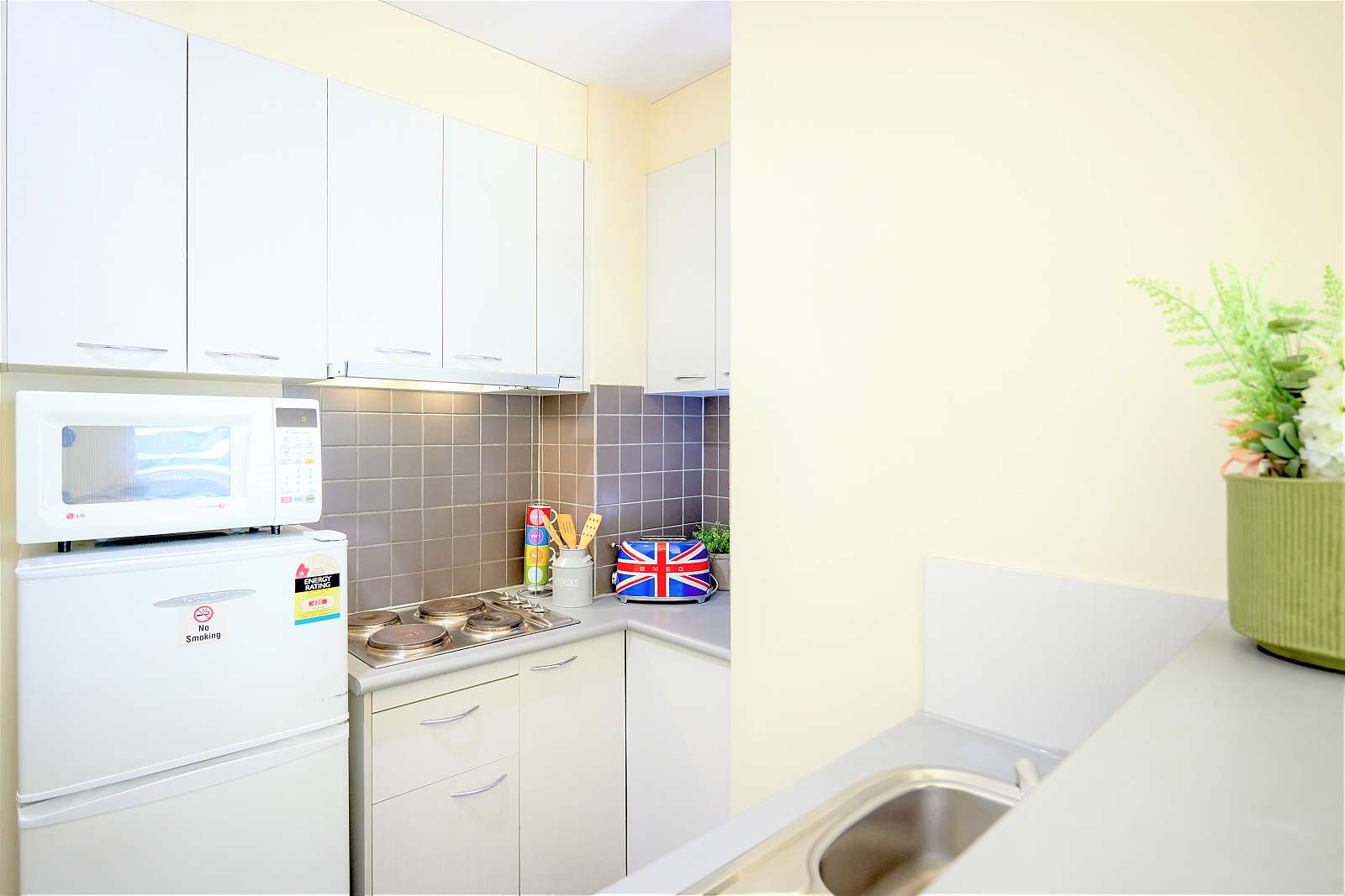 Actual Photos of a 2 Bedroom Family Apartment Arrow On Swanston 376-Arrow-On-Swanston-Pty-Ltd-accomodation-217