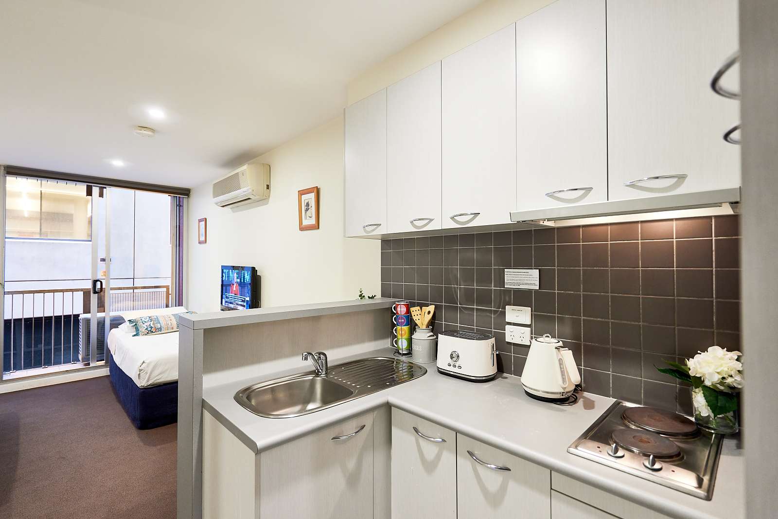 Actual Photos of a 1 King Bed |Single bed| Wifi Arrow On Swanston 376-Arrow-On-Swanston-Pty-Ltd-accomodation-217