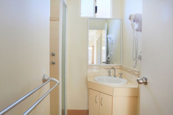 Actual Photos of a 2 Bedroom Discovery Parks - Kalgoorlie 204-Discovery-Holiday-Parks-accomodation-Kalgoorlie