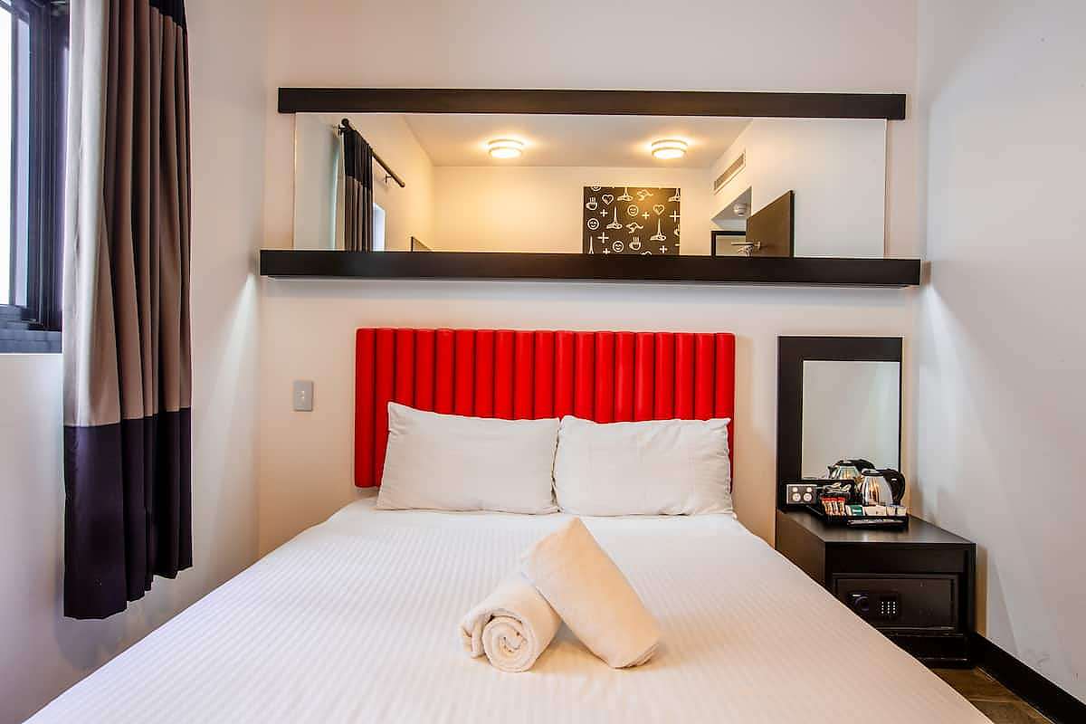 Actual Photos of a 1 Queen Bed Essence Hotels 440-Essence-Hotels-accomodation-217