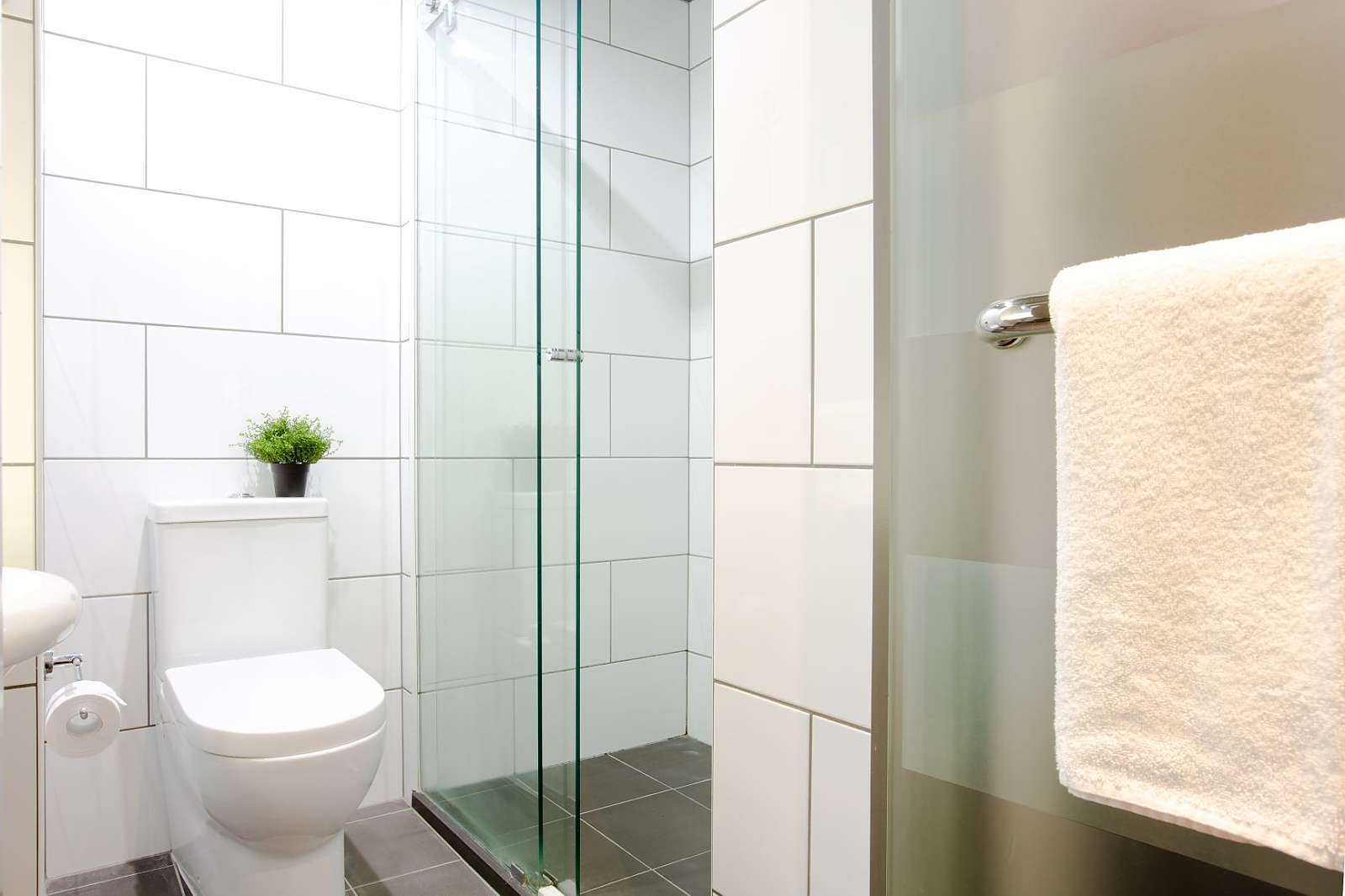 Actual Photos of a 1 Queen Bed Essence Hotels 440-Essence-Hotels-accomodation-217