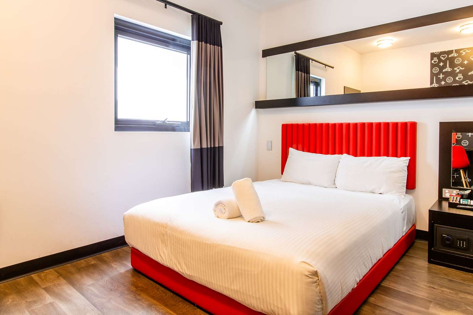 Actual Photos of a 1 Queen Bed Essence Hotels 440-Essence-Hotels-accomodation-217