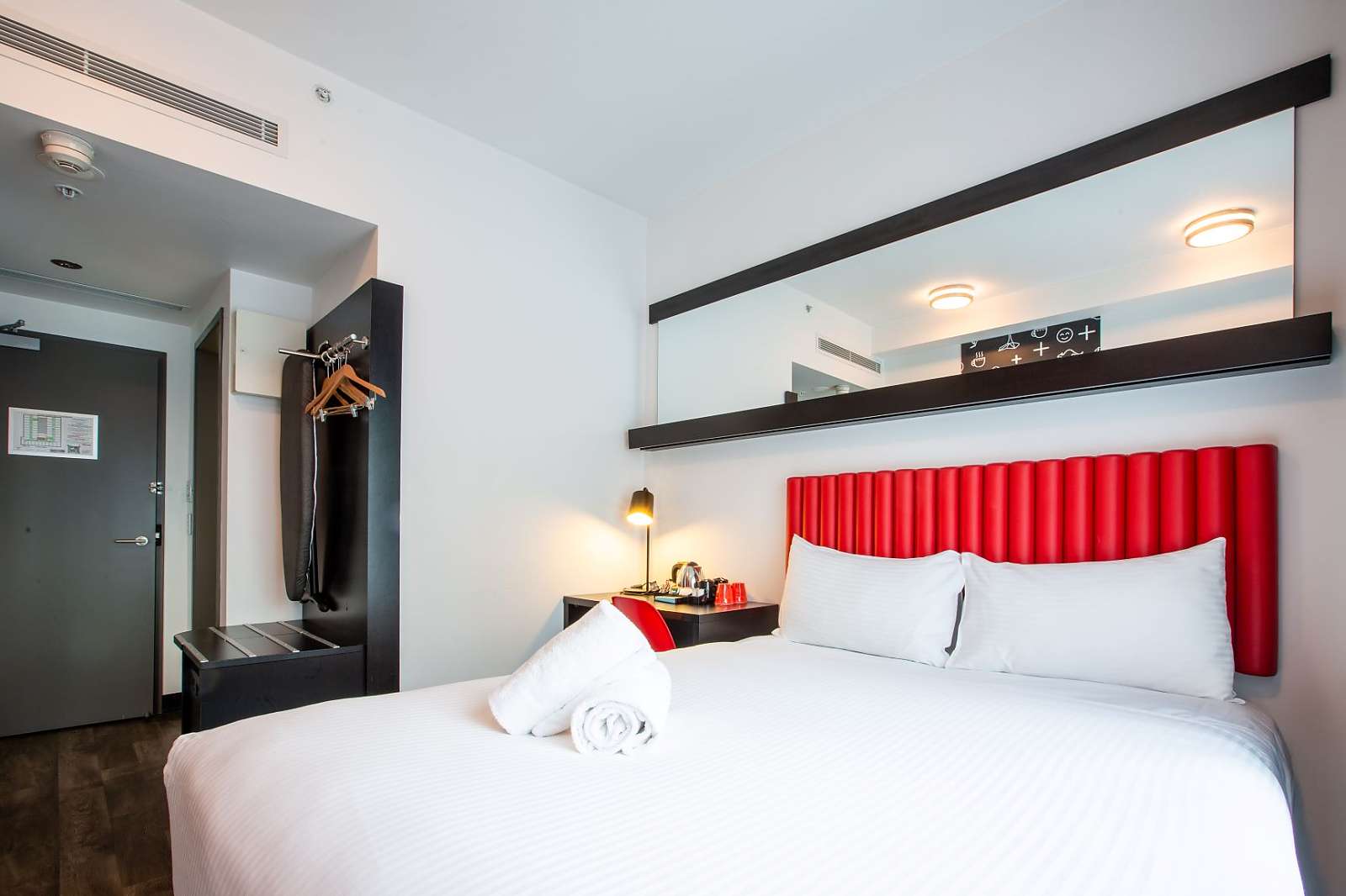 Actual Photos of a 1 Queen Bed Essence Hotels 440-Essence-Hotels-accomodation-217