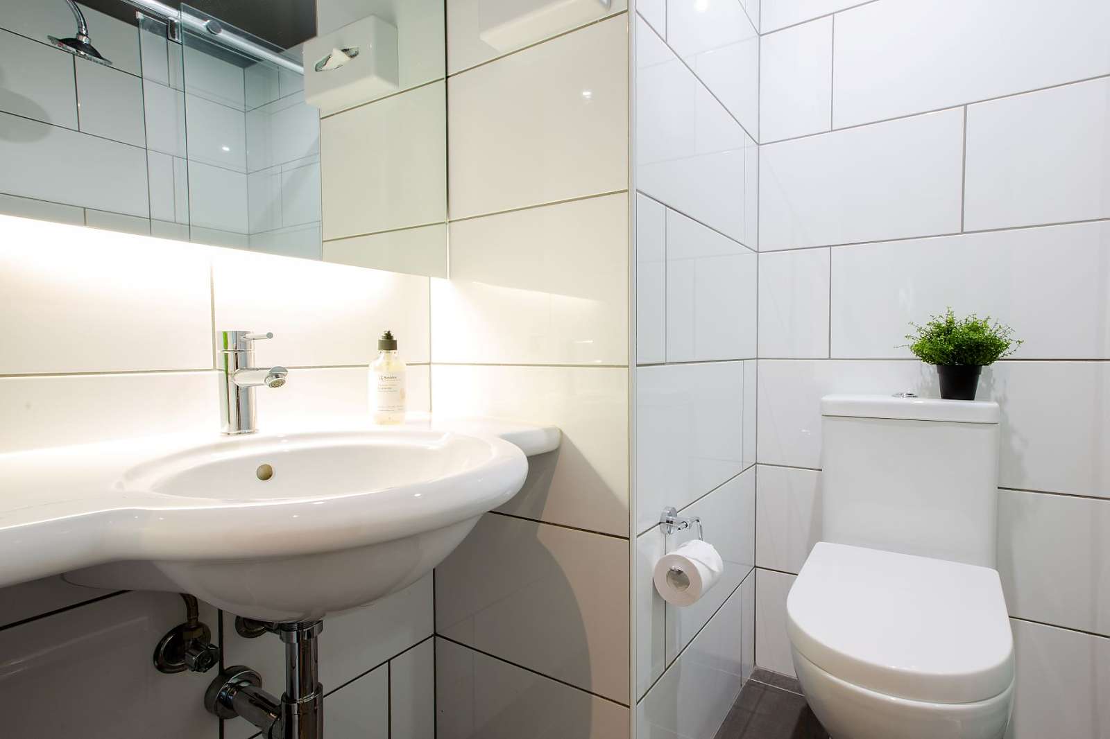 Actual Photos of a 1 Queen Bed Essence Hotels 440-Essence-Hotels-accomodation-217