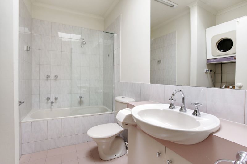 Actual Photos of a 2 Bedroom Apartment Fitzroy Gardens Residence 49-Jade-Hospitality-Pty-Ltd-accomodation-24