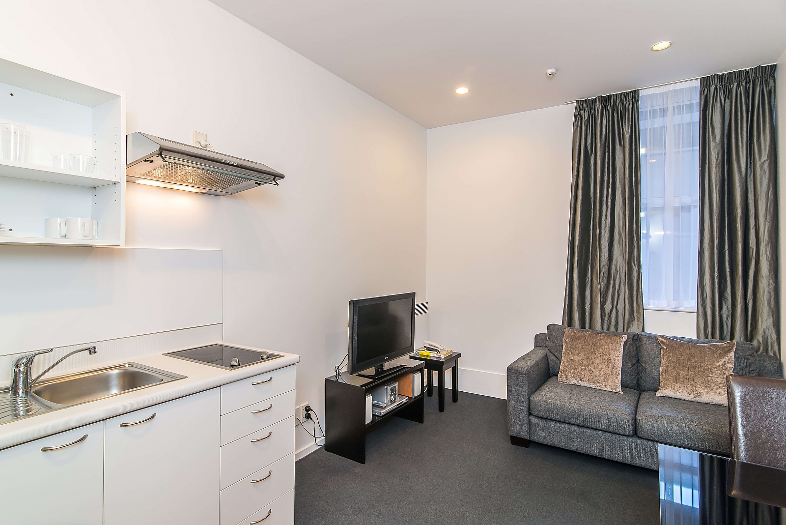 Actual Photos of a One Bedroom Apartment Gilmer Apartment Hotel 226-Rata-Road-Holdings-LTD-accomodation-15