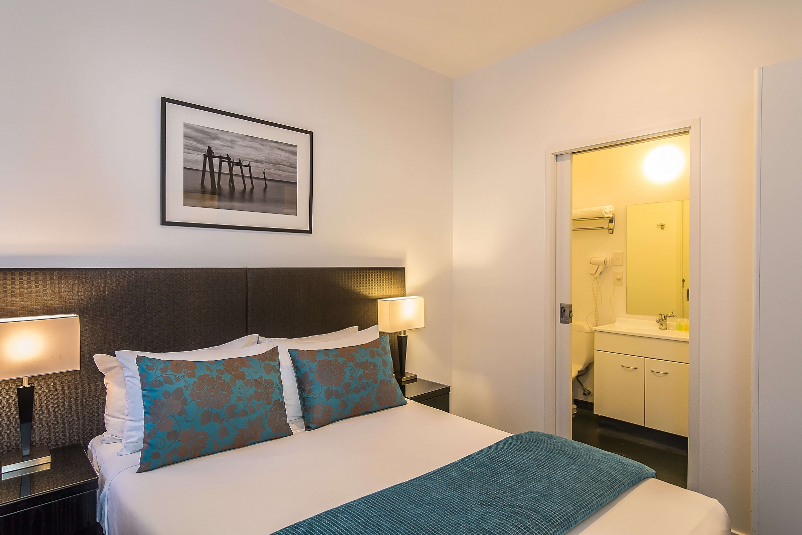 Actual Photos of a One Bedroom Apartment Gilmer Apartment Hotel 226-Rata-Road-Holdings-LTD-accomodation-15