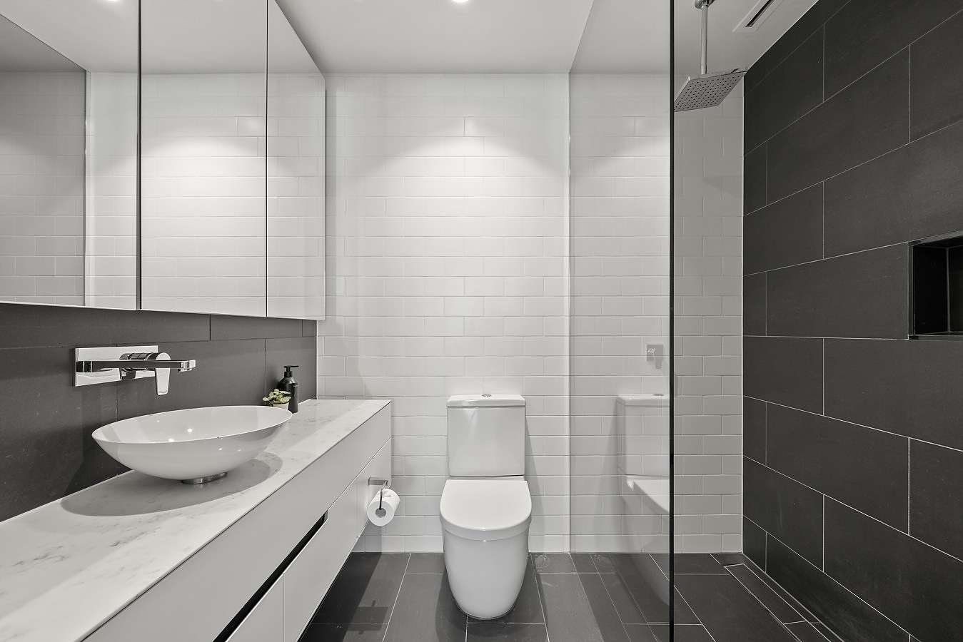 Actual Photos of a 2 Bed 2 Bath | Penthouse La Trobe Residences 551-Live-Luxe-Pty-Ltd-accomodation-8