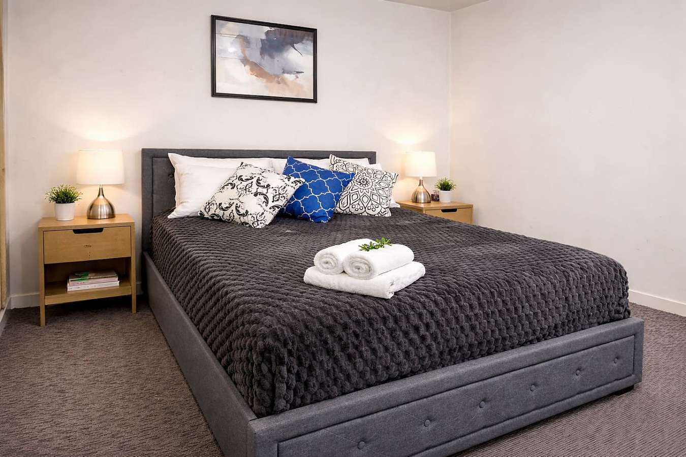 La Trobe Residences - 2 Bed 1 Bath | Deluxe Lacrosse  Apartment