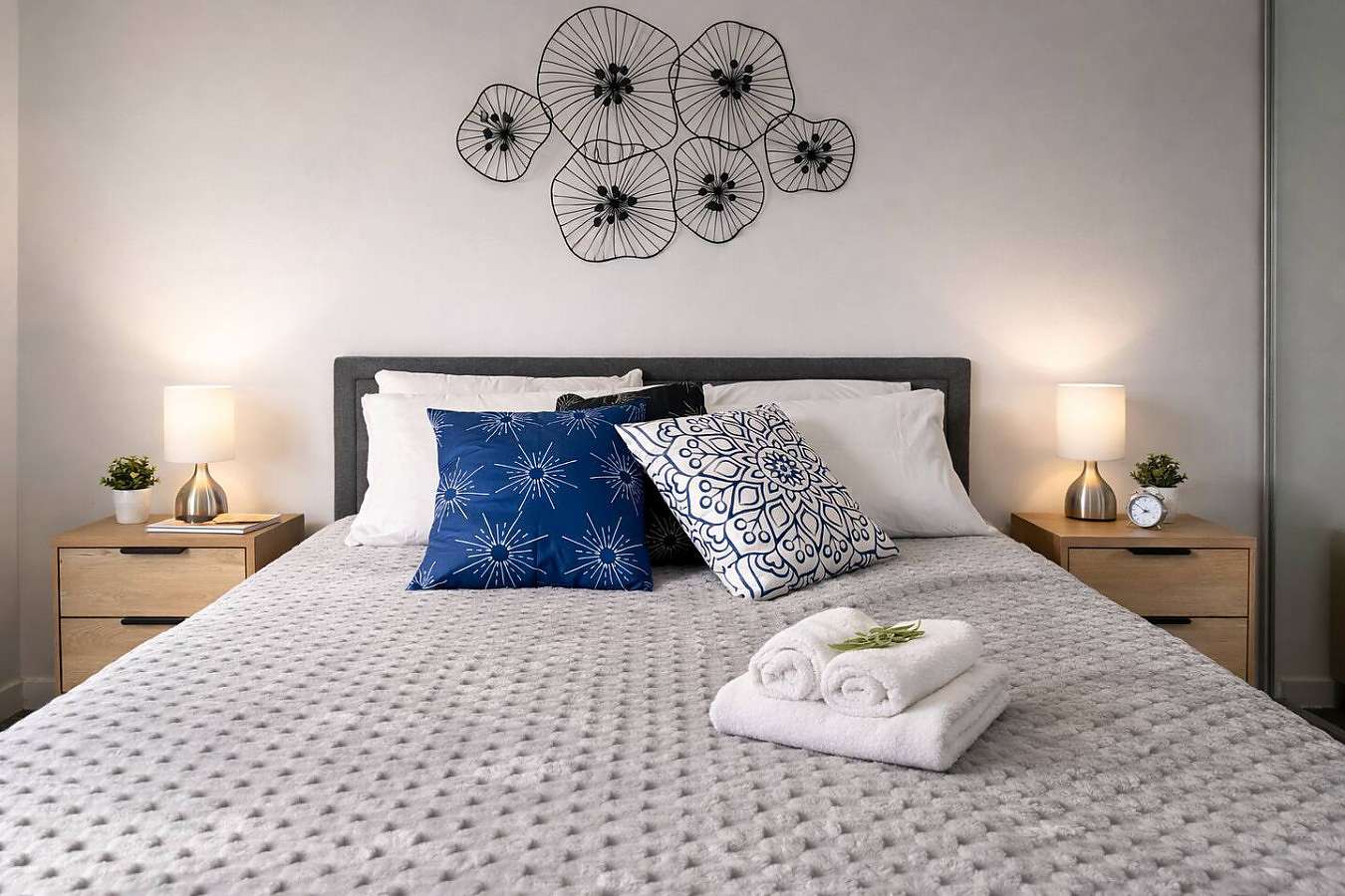 La Trobe Residences - 2 Bed 1 Bath | Deluxe Lacrosse  Apartment