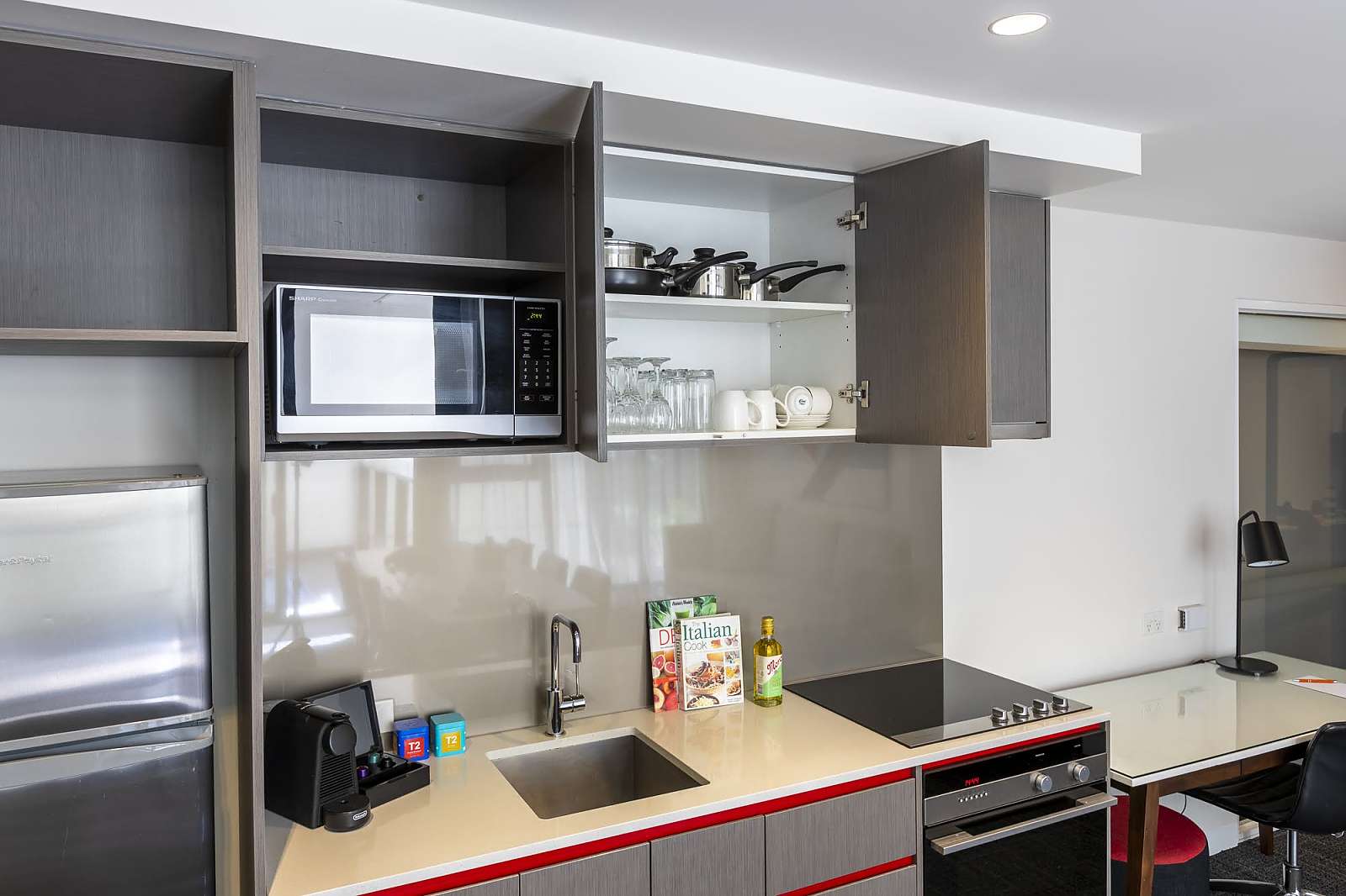 Mainstay Suites Abbotsford - 3 Bedroom 2 Bathroom Balcony  Apartment