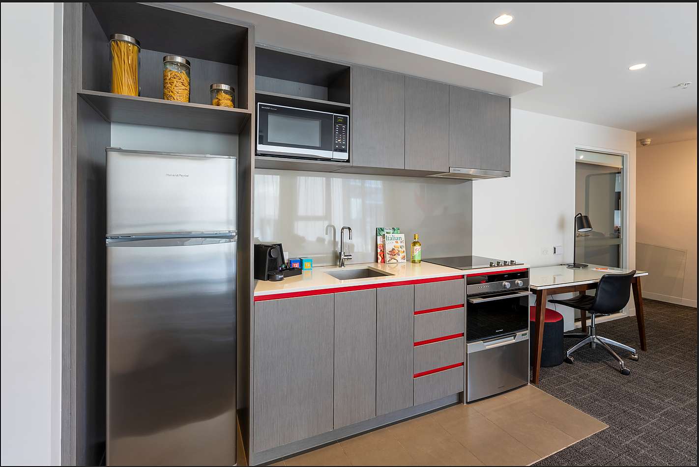 Mainstay Suites Abbotsford - 3 Bedroom 2 Bathroom Balcony  Apartment
