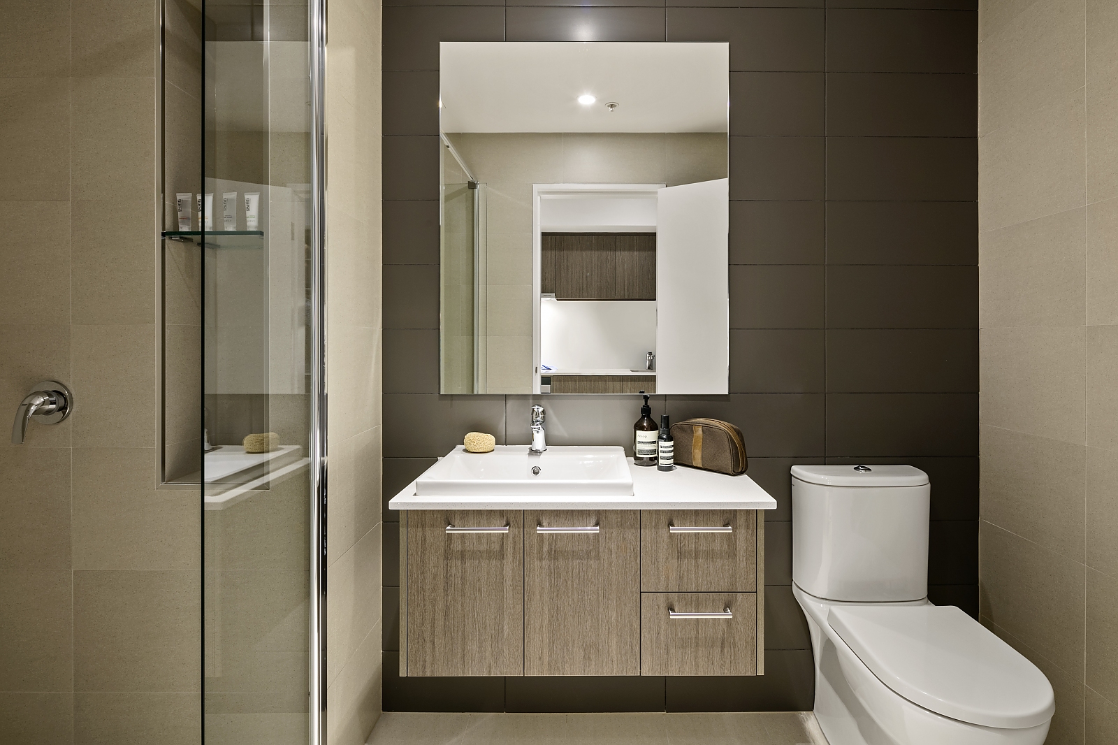 Actual Photos of a Studio Executive Apartment Modern Mounts Bay Serviced Apartments 289-Q.M.B.R-Pty-Ltd-accomodation-258