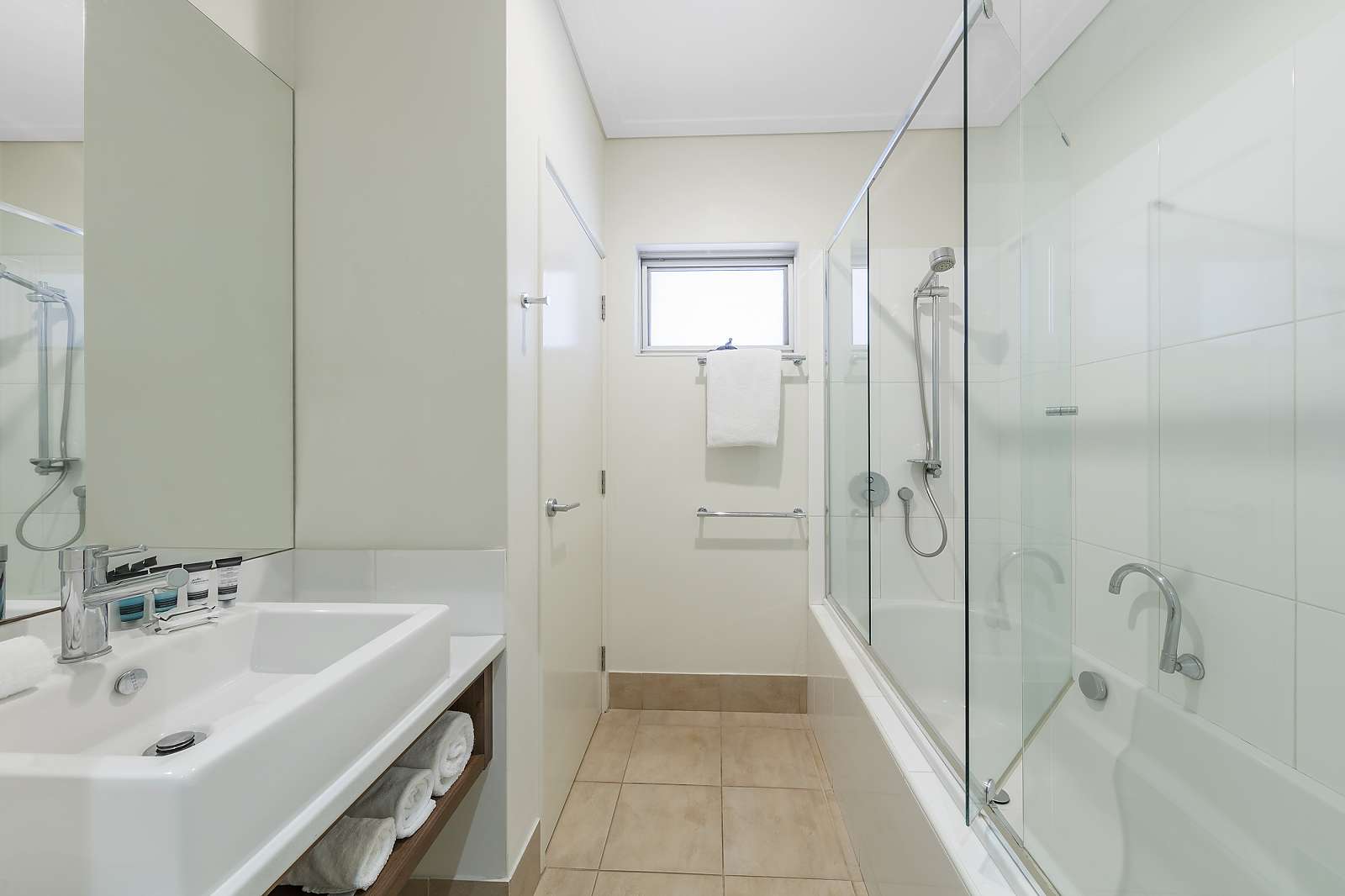 Actual Photos of a 1 Bedroom Apartment | King Nesuto Geraldton Apartment Hotel 220-Waldorf-Geraldton-Serviced-Apartments-accomodation-Geraldton