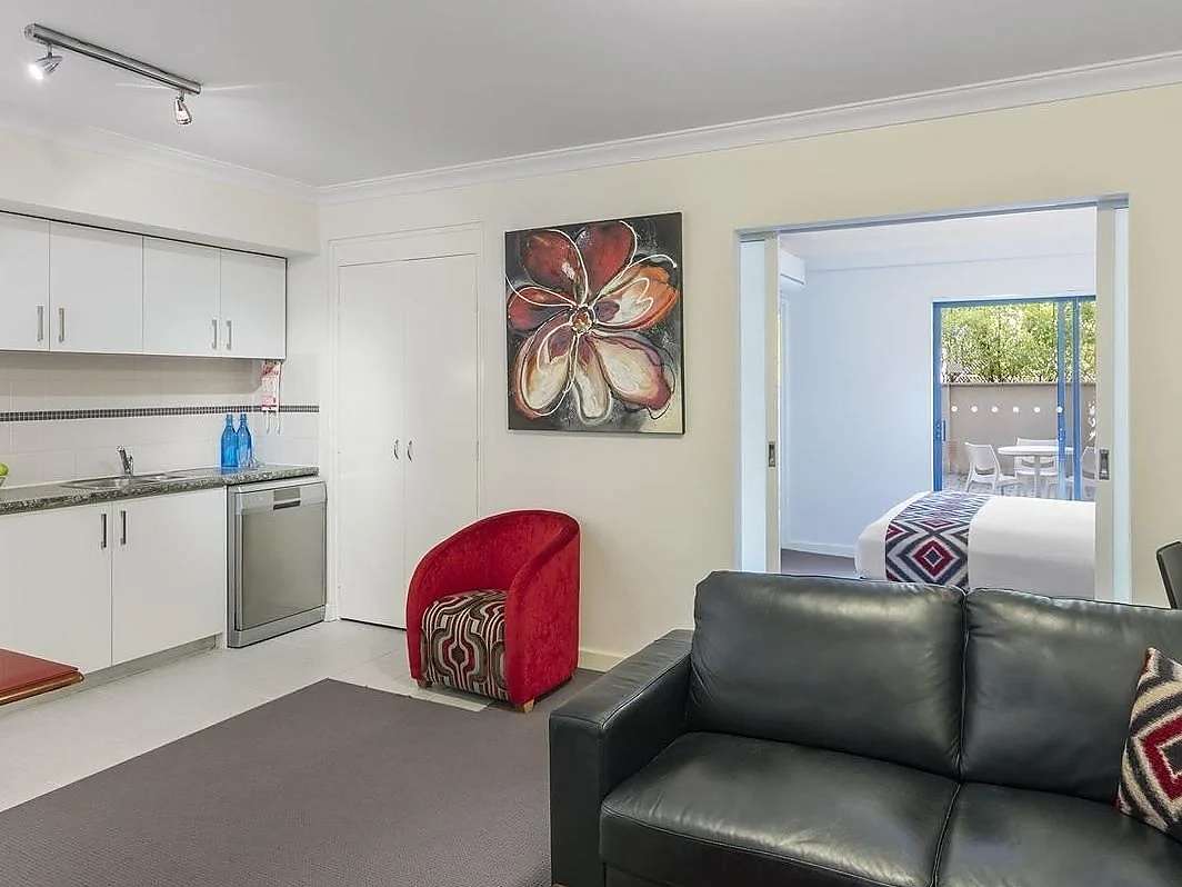 Actual Photos of a 1 Bedroom 1 Bathroom Nesuto Mounts Bay Perth 114-Mounts-Bay-Waters-Apartment-Hotel-Pty-Ltd-accomodation-258