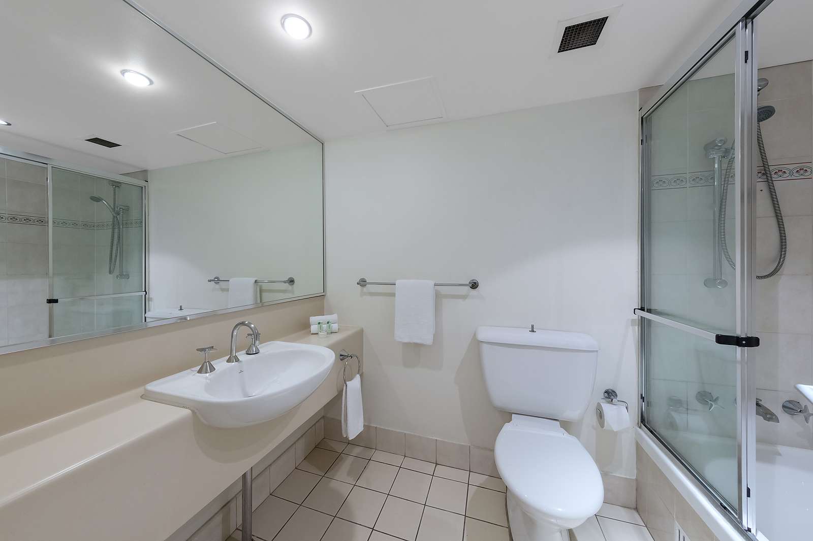 Actual Photos of a Studio | King Nesuto Pennant Hills Apartment Hotel 101-Pennant-Hills-Waldorf-accomodation-66