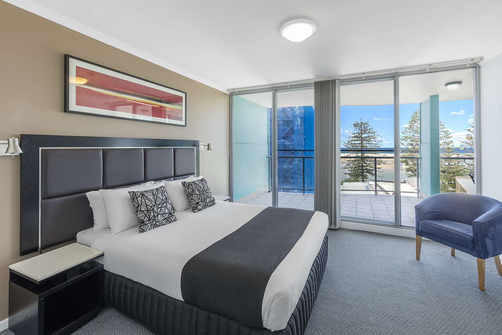 Actual Photos of a One Bedroom Apartment | Queen Nesuto The Entrance Apartment Hotel 324-Waldorf-Apartments-The-Entrance-Pty-Ltd-accomodation-The-Entrance