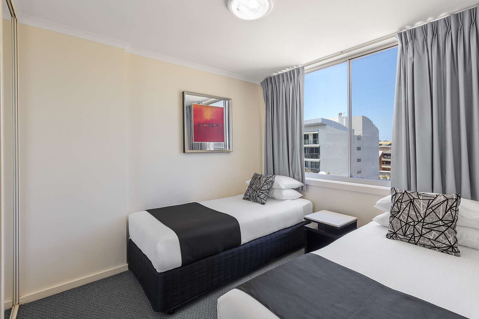 Actual Photos of a 2 Bedroom Apartment | Queen Nesuto The Entrance Apartment Hotel 324-Waldorf-Apartments-The-Entrance-Pty-Ltd-accomodation-The-Entrance