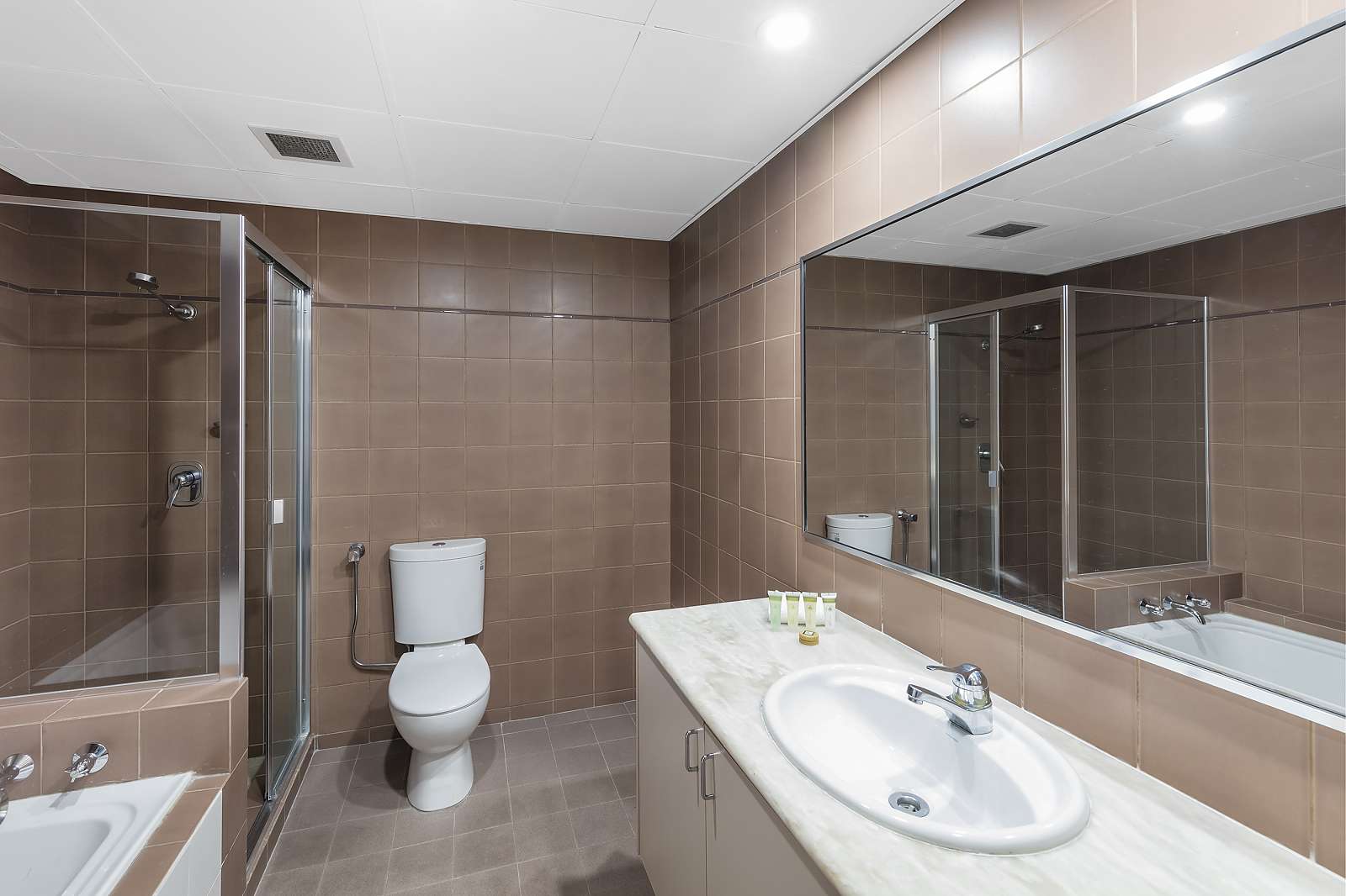 Actual Photos of a 2 Bedroom Apartment | Double Nesuto Woolloomooloo Sydney Apartment Hotel 322-Waldorf-Australia-Group-accomodation-192