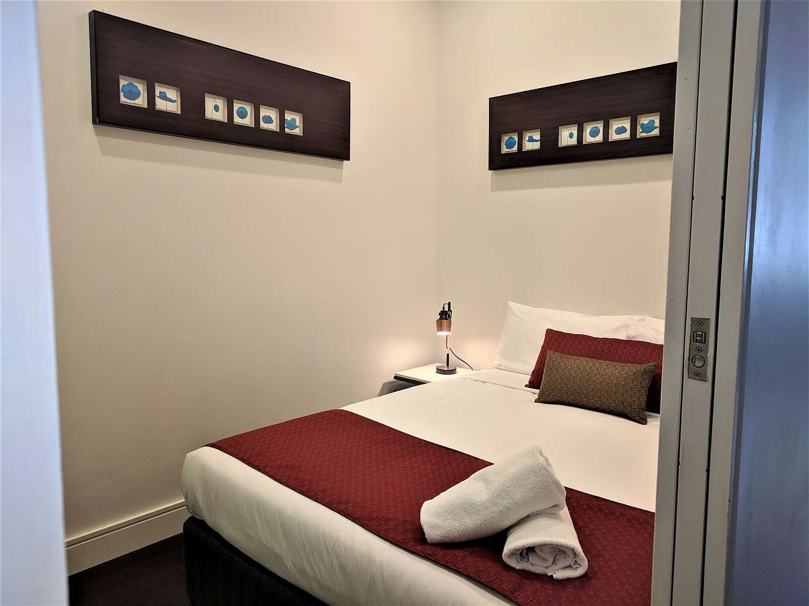 Actual Photos of a 1 Bedroom Apartment | King Nesuto Woolloomooloo Sydney Apartment Hotel 322-Waldorf-Australia-Group-accomodation-192