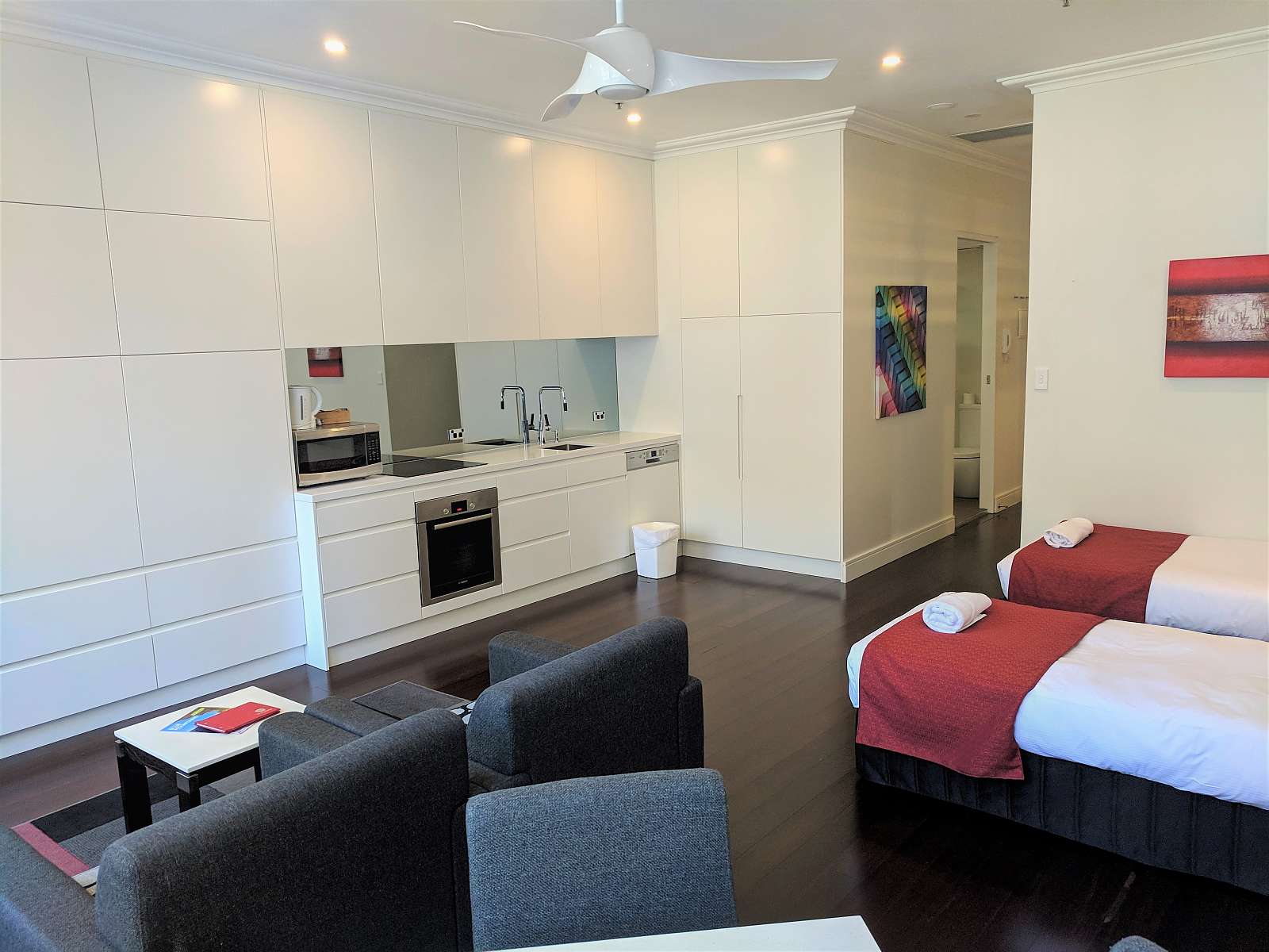 Actual Photos of a 1 Bedroom Apartment | King Nesuto Woolloomooloo Sydney Apartment Hotel 322-Waldorf-Australia-Group-accomodation-192