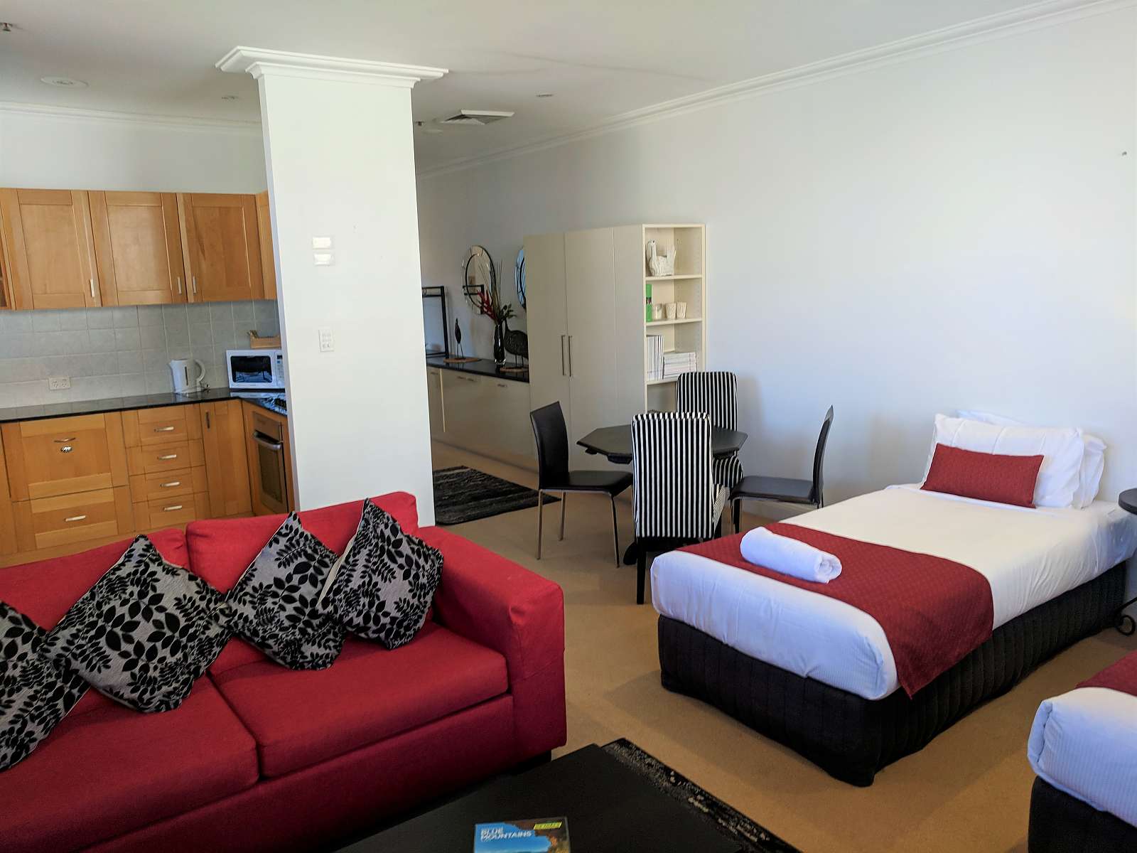 Actual Photos of a 1 Bedroom Apartment | King Nesuto Woolloomooloo Sydney Apartment Hotel 322-Waldorf-Australia-Group-accomodation-192