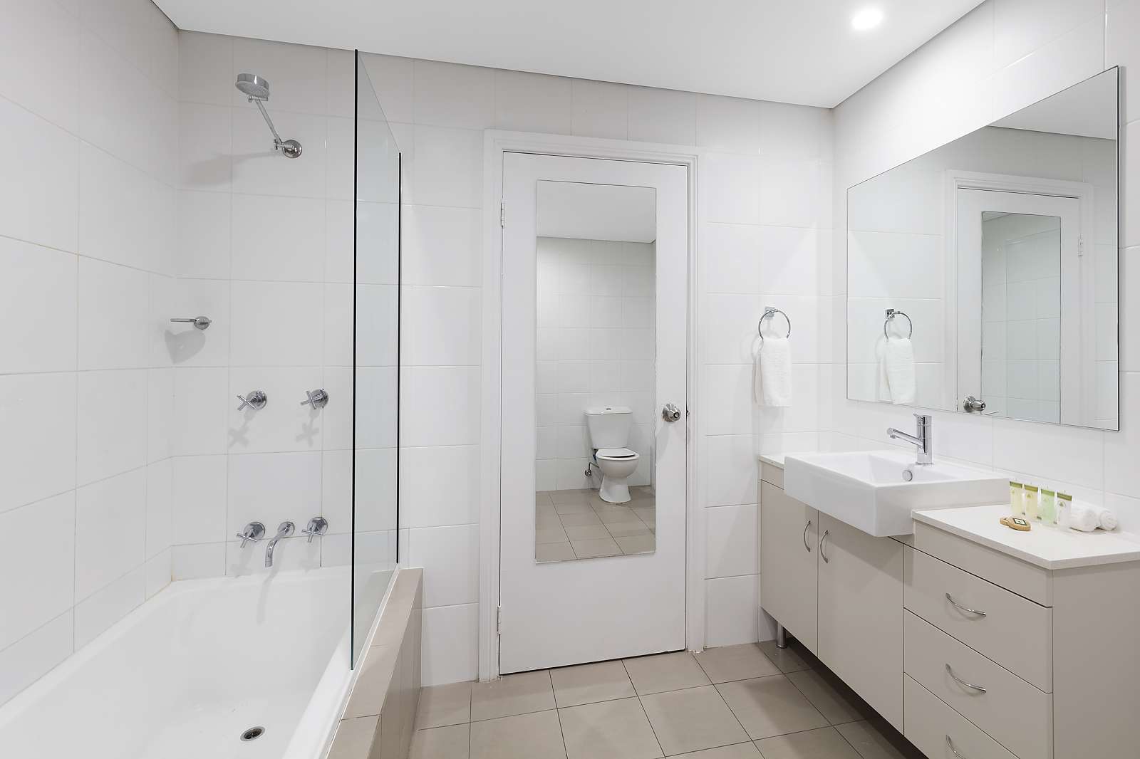 Actual Photos of a Studio | King Nesuto Woolloomooloo Sydney Apartment Hotel 322-Waldorf-Australia-Group-accomodation-192