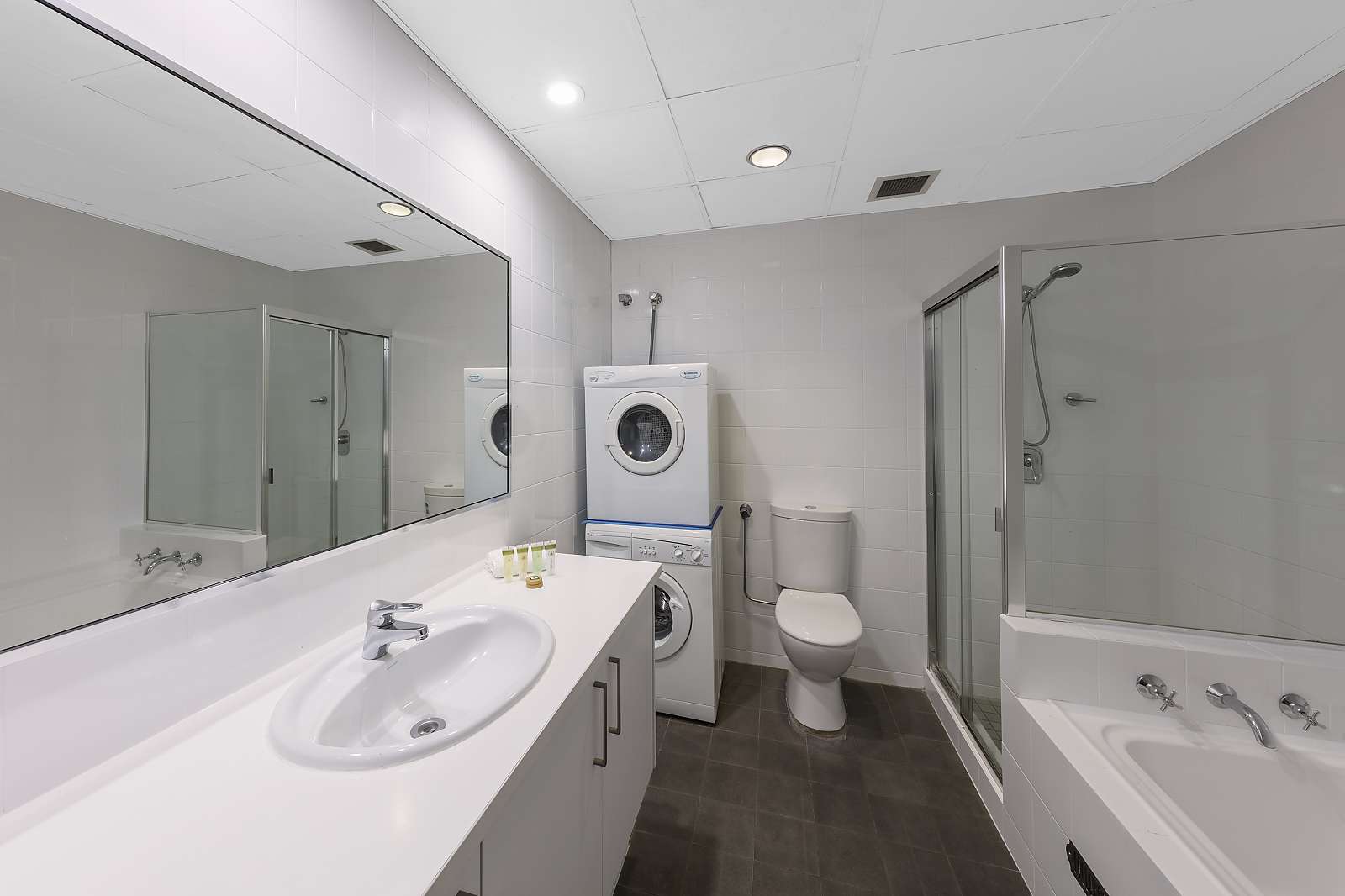 Actual Photos of a Studio | King Nesuto Woolloomooloo Sydney Apartment Hotel 322-Waldorf-Australia-Group-accomodation-192