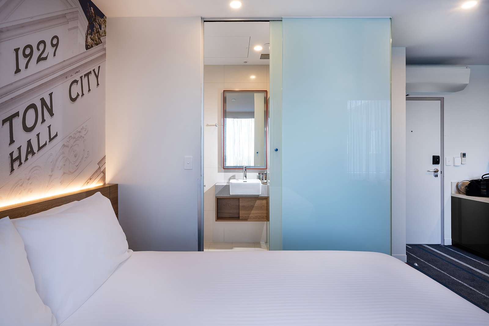 Actual Photos of a Studio Room with Kitchenette Novotel Melbourne Preston 476-Hotel-Opco-Bell-City-PTY-LTD-accomodation-11
