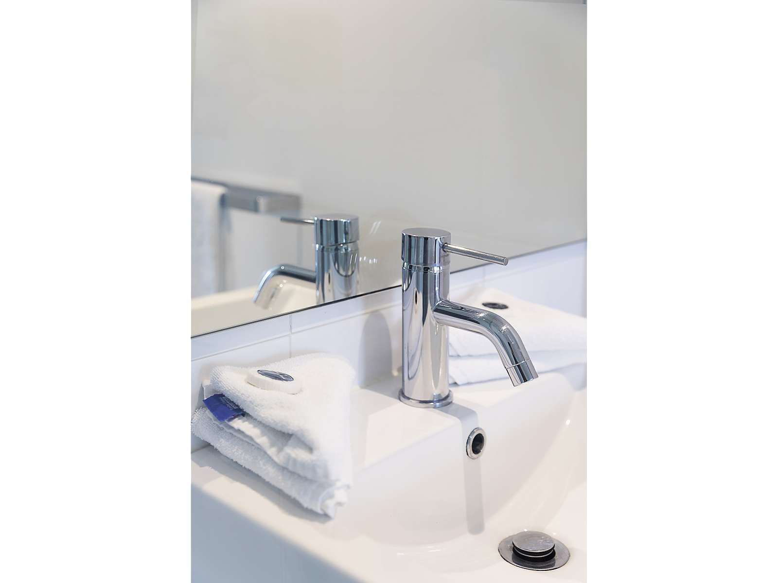 Actual Photos of a Two Bedroom Apartment RNR Serviced Apartments North Melbourne 210-Rumrock-accomodation-7