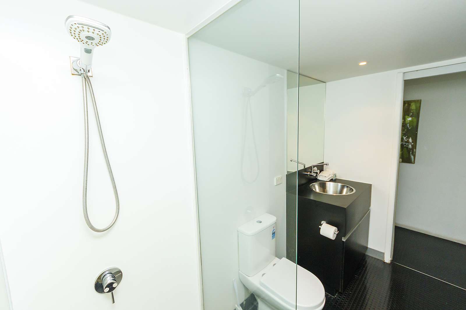 Actual Photos of a 2 Bedroom 2 Bathroom Apartment The Miro Apartments 529-The-Miro-Apartments-accomodation-123