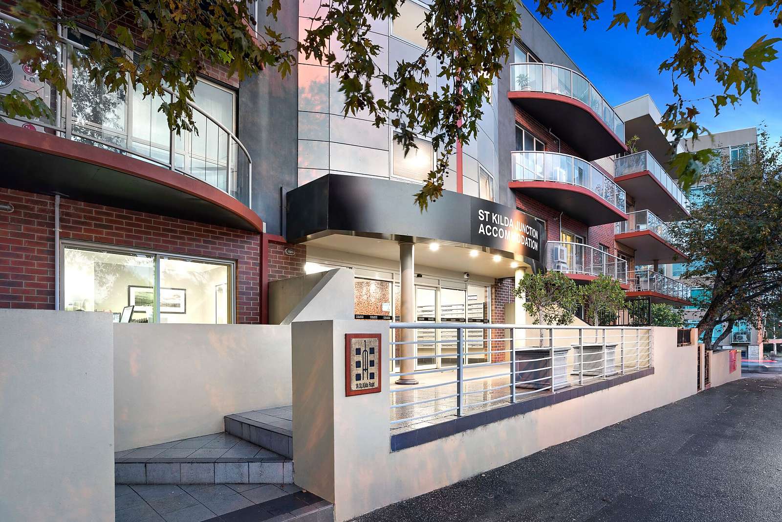 St Kilda Serviced Apartments Long &