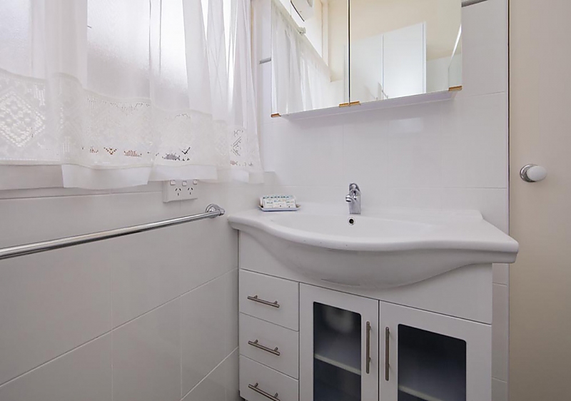 Actual Photos of a Large 1 Bedroom Unit Canberra Short Term and Holiday Accommodation 129-Manbrig-Pty-Ltd.-accomodation-Canberra