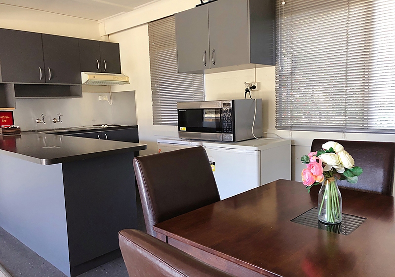 Actual Photos of a Large 1 Bedroom Unit Canberra Short Term and Holiday Accommodation 129-Manbrig-Pty-Ltd.-accomodation-Canberra