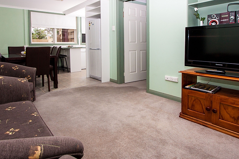 Actual Photos of a Large 2 Bedroom Unit Canberra Short Term and Holiday Accommodation 129-Manbrig-Pty-Ltd.-accomodation-Canberra