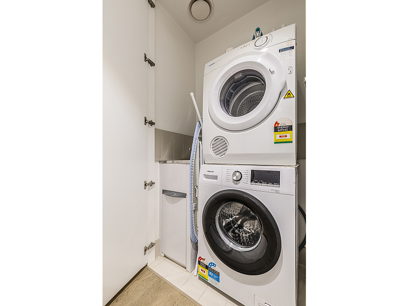 Actual Photos of a Classic One Bedroom Apartment  Kula Docklands 501-Stay-and-Co-Australia-accomodation-8