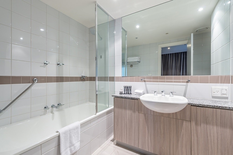 Actual Photos of a 1 Bedroom Apartment Mantra on Russell 342-Mantra-on-Russell-accomodation-4