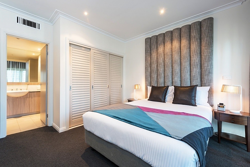 Actual Photos of a 1 Bedroom Apartment Mantra on Russell 342-Mantra-on-Russell-accomodation-4