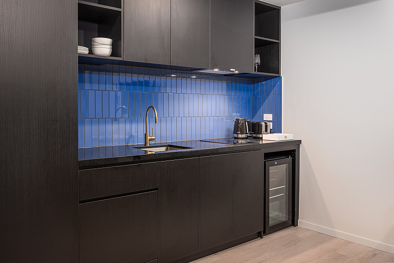 Actual Photos of a 1 Bathroom | Balcony Oros Plus Hotel 435-Oros-Plus-Hotel-Pty-Ltd-accomodation-Oakleigh