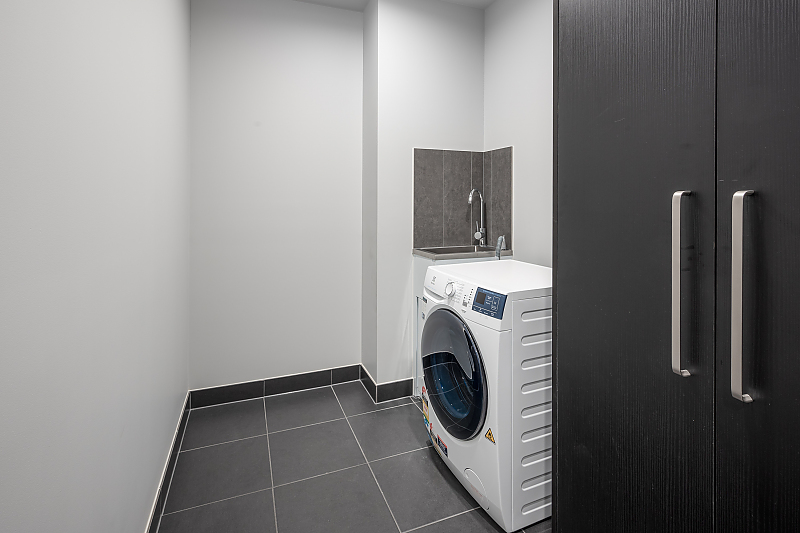 Actual Photos of a 2 Bathrooms | Balcony Oros Plus Hotel 435-Oros-Plus-Hotel-Pty-Ltd-accomodation-Oakleigh