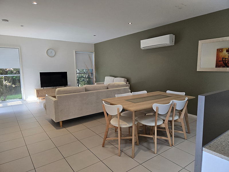 Actual Photos of a 1 Bedroom 1 Bathroom|Courtyard Quarterdecks Retreat 521-Bayside-Coastal-Management-Pty-Ltd-accomodation-301