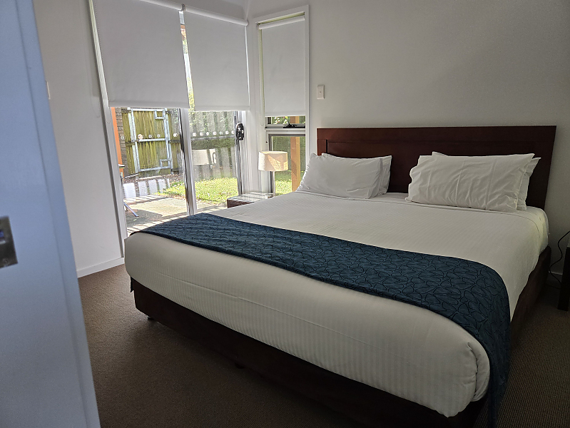 Actual Photos of a 2 Bedroom 1 Bathroom|Courtyard Quarterdecks Retreat 521-Bayside-Coastal-Management-Pty-Ltd-accomodation-301